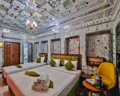 اقامتگاه سنتی پنج دری شیراز 17