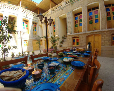 اقامتگاه بومگردی سرای همایونی شیراز 1