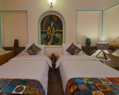 اقامتگاه بومگردی سرای همایونی شیراز 18