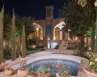 اقامتگاه بومگردی طرفه سپیدار سیرجان