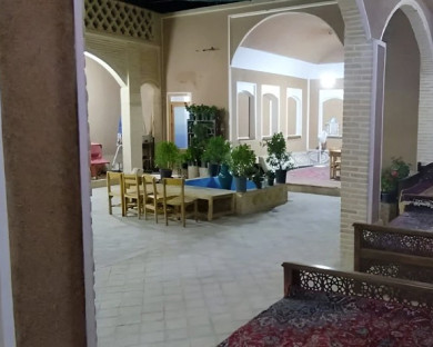 اقامتگاه بومگردی عمارت شاباز ورزنه 1
