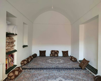 اقامتگاه بومگردی عمارت شاباز ورزنه 6