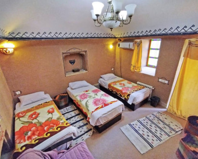 اقامتگاه بومگردی فروردین یزد 25