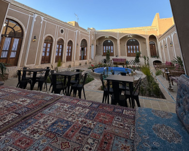 اقامتگاه بومگردی نیلوفر آبی یزد