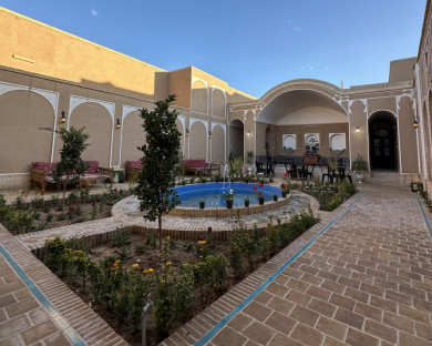 اقامتگاه بومگردی نیلوفر آبی یزد 3