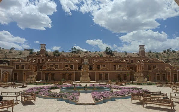 هتل یلو آران و بیدگل