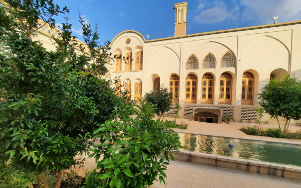 اقامتگاه سنتی اشکوب کاشان