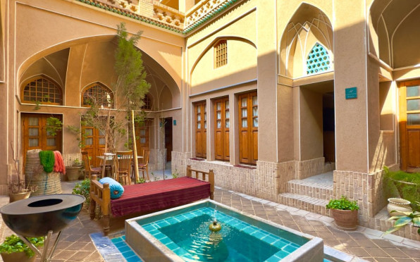 اقامتگاه سنتی سروا کاشان
