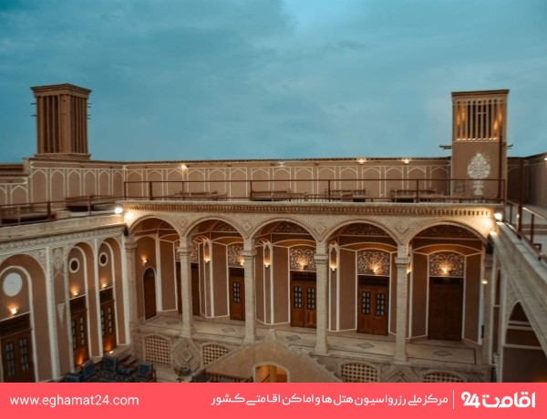 yazd-darbar-32