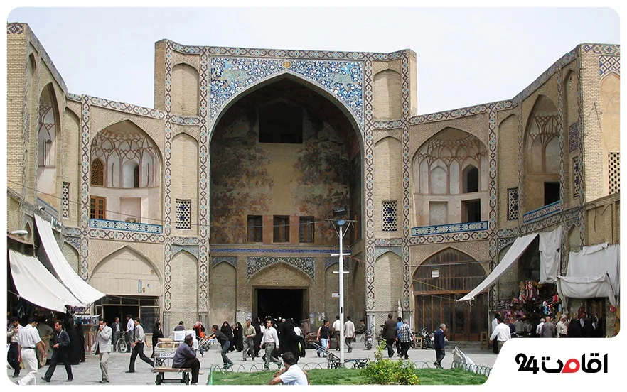 میدان نقش جهان (میدان امام) اصفهان؛ تاریخچه، بازارها و جاهای دیدنی اطراف 11 سردر قیصریه میدان نقش جهان