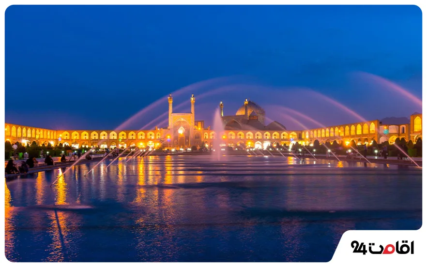 میدان نقش جهان (میدان امام) اصفهان؛ تاریخچه، بازارها و جاهای دیدنی اطراف 5 میدان نقش جهان و زیبایی آن در شب