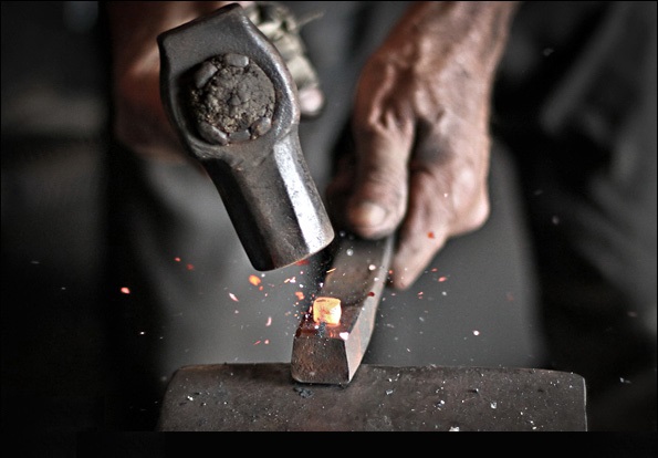 [تصویر:  Forging.jpg]