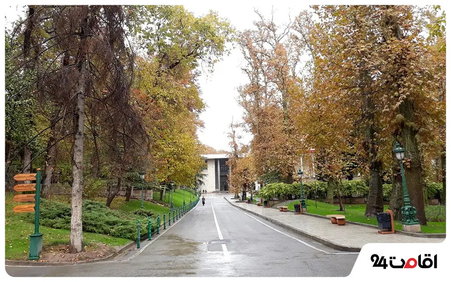 کاخ نیاوران در فصل پاییز