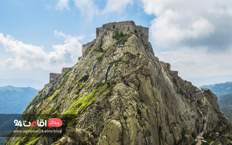 قلعه بابک بر قله کوه
