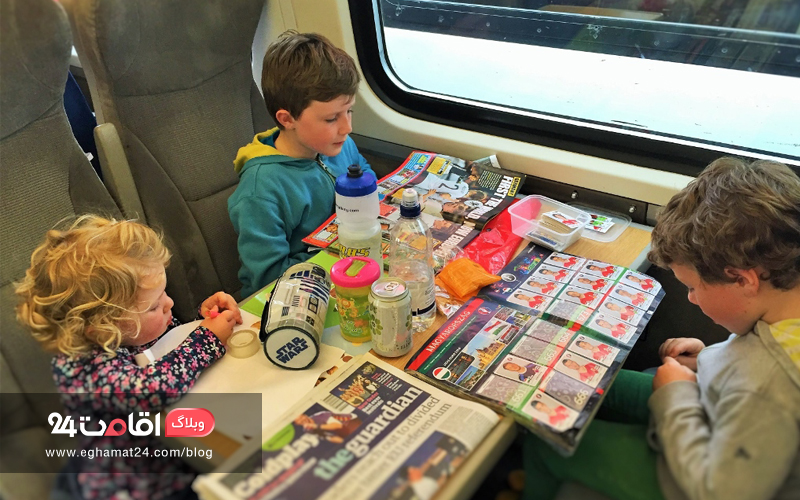 کودکان در قطار