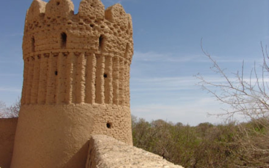 قلعه منگاباد یکی از دیدنی های مهریز