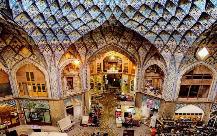 بازار قیصریه یکی از بهترین جاهای دیدنی اصفهان برای خرید صنایع دستی