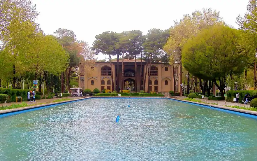 کاخ هشت بهشت یکی از مجلل‌ترین جاهای دیدنی اصفهان