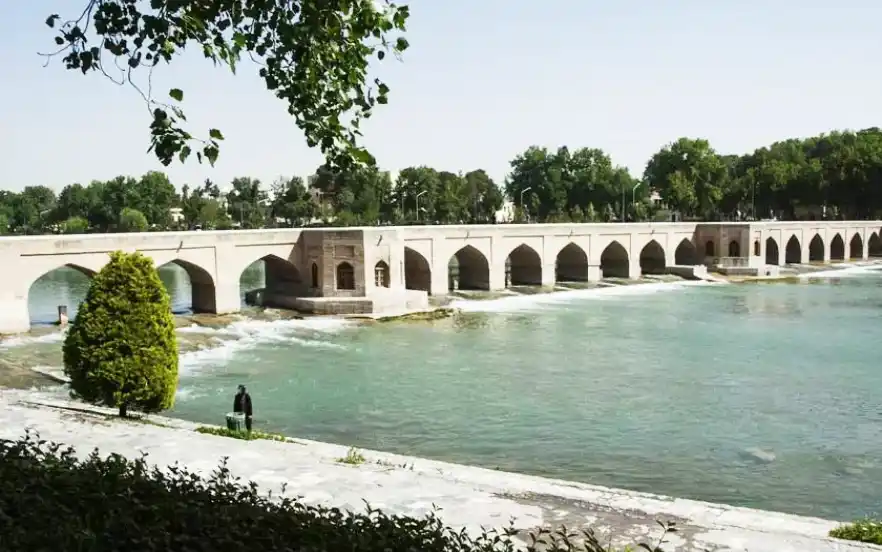 پل چوبی یکی از جاهای دیدنی اصفهان با قدمت تاریخی