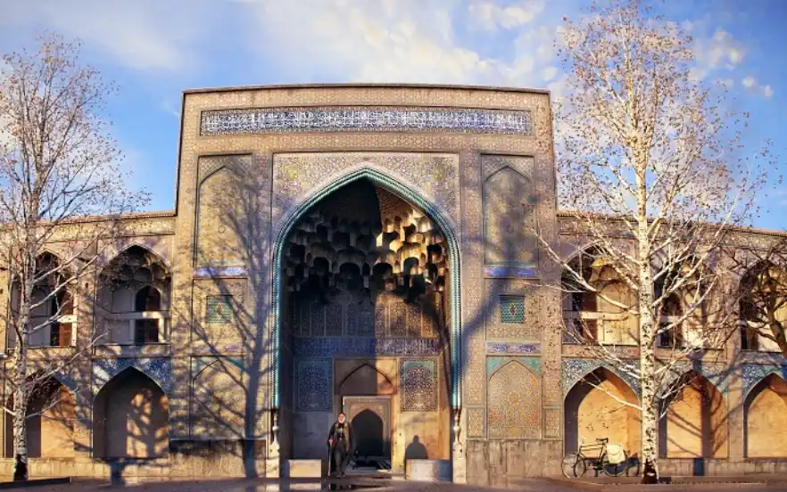 مدرسه چهارباغ یکی از دیدنی های اصفهان