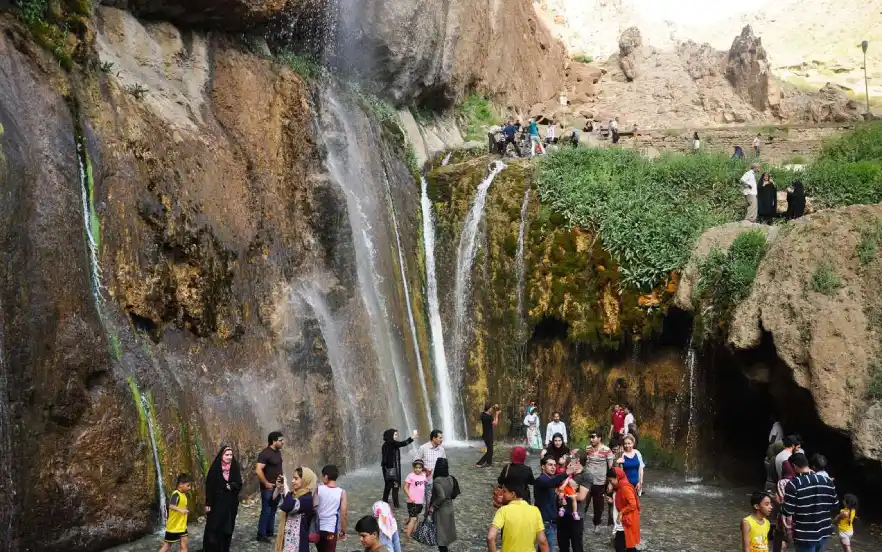 آبشار سمیرم یکی از جاذبه‌های طبیعی و دیدنی اصفهان
