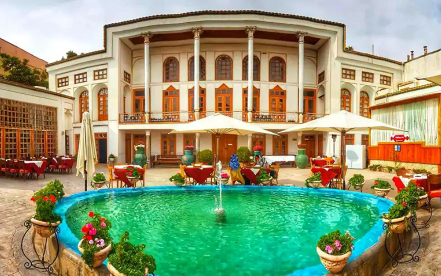خانه تاریخی دهدشتی یکی از مکان های دیدنی اصفهان با کافه