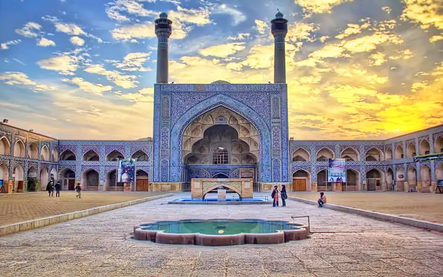 مسجد جامع یکی از اصیل‌ترین جاهای دیدنی اصفهان