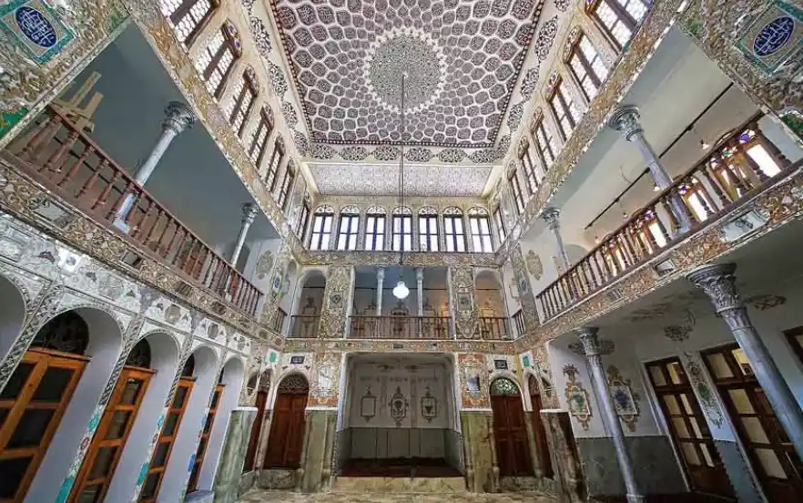 خانه تاریخی مشیر‌الملک یکی از مکان های دیدنی اصفهان با شربت‌خانه