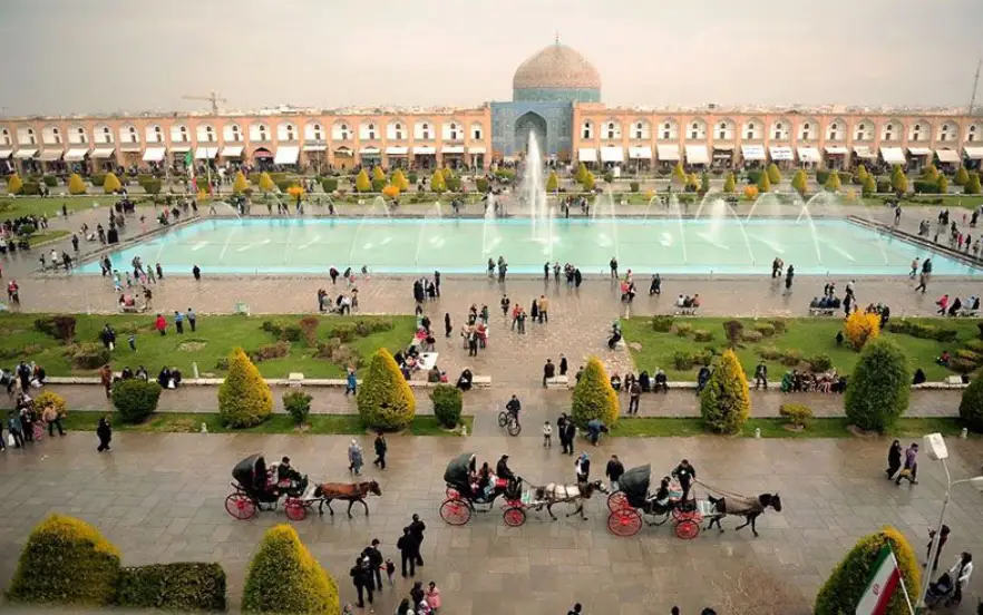 میدان نقش جهان یکی از جاهای دیدنی اصفهان با جاذبه‌های متنوع
