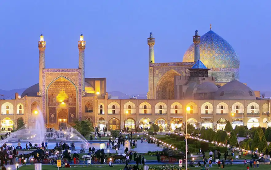 مسجد امام یکی از جاهای دیدنی اصفهان با معماری زیبا
