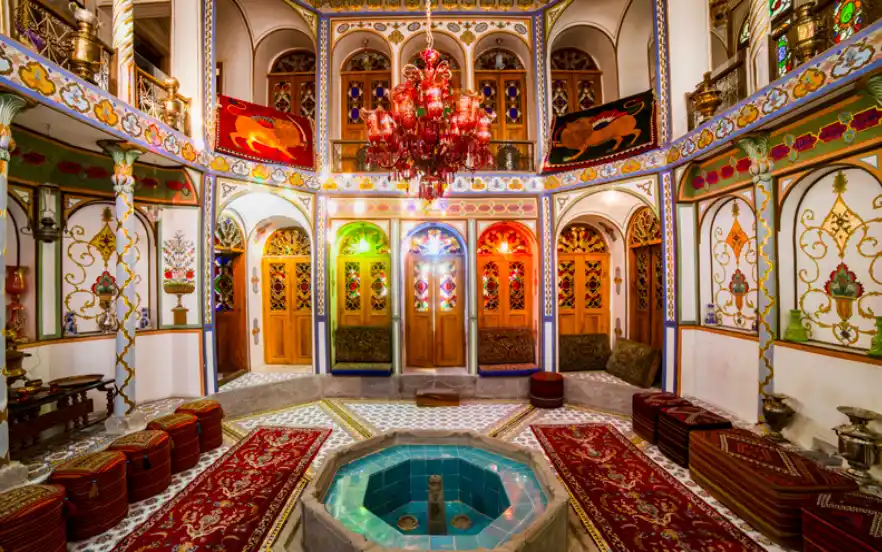 خانه معتمدی یکی از زیباترین و تاریخی‌ترین مکان های دیدنی اصفهان