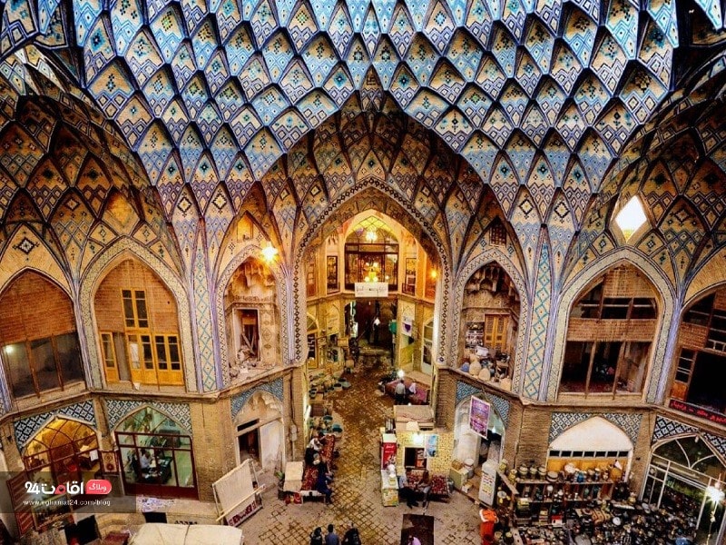 بازار قیصریه پر از دکان، تیمچه و بخش های دیدنی