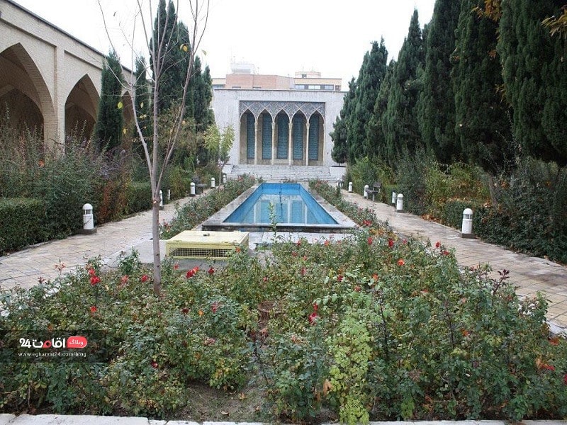 آرامگاه صائب تبریزی اصفهان در باغ تکیه