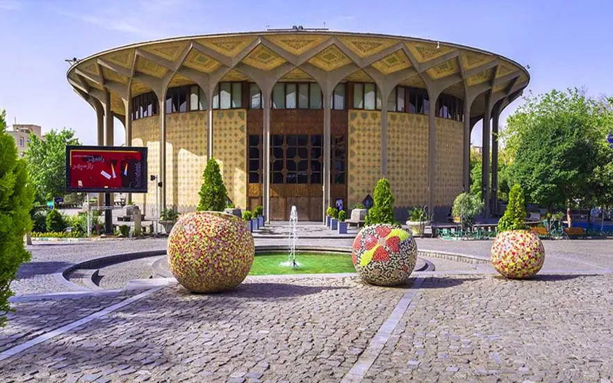 تئاتر شهر از جاهای دیدنی تهران برای هنردوستان