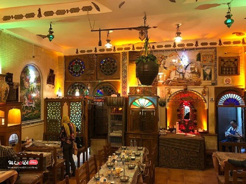 چای خوری در سرای مهر بازار وکیل از تجربه های خاص در شیراز