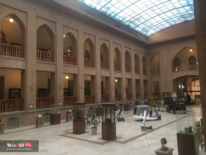 موزه ارتباطات یا پست و تلگراف در 2 طبقه با غرفه های مجزا