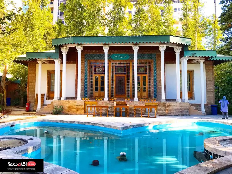 کافه گالری در باغ موزه هنر ایرانی تهران
