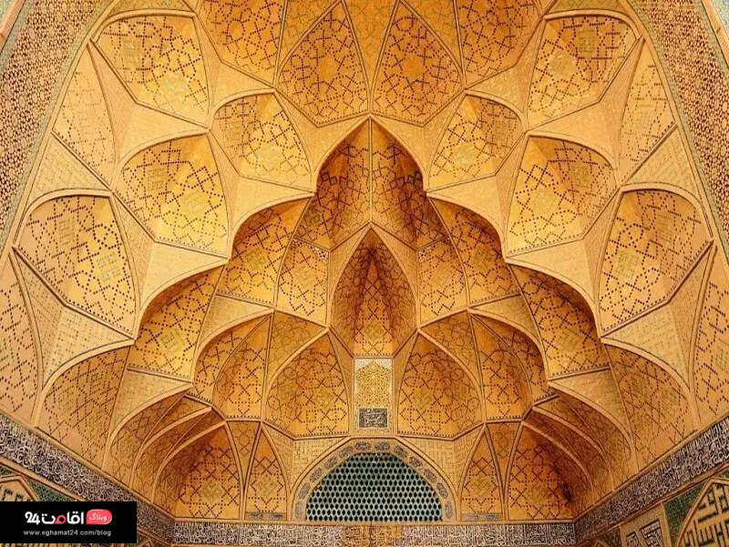 نمایی از سردر در مسجد جامع عتیق اصفهان