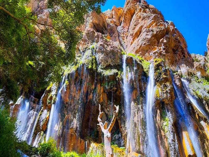 نمای زیبا از آبشار مارگون شیراز