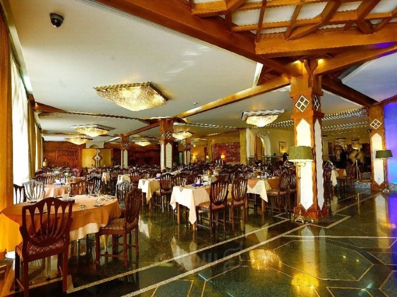رستوران و کافی شاپ های هتل 5 ستاره لاله تهران