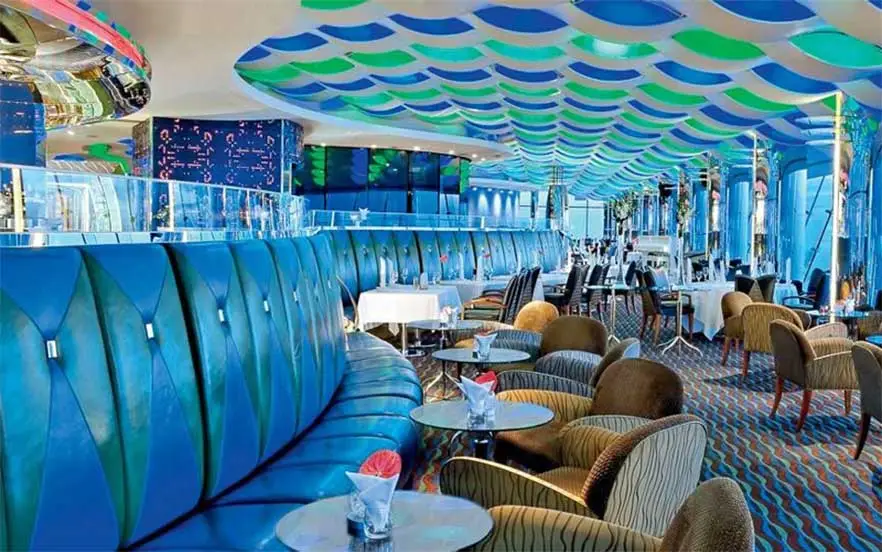 رستوران اسکای‌ویو در برج العرب دبی با ارتفاع ۲۰۰ متری از دریا