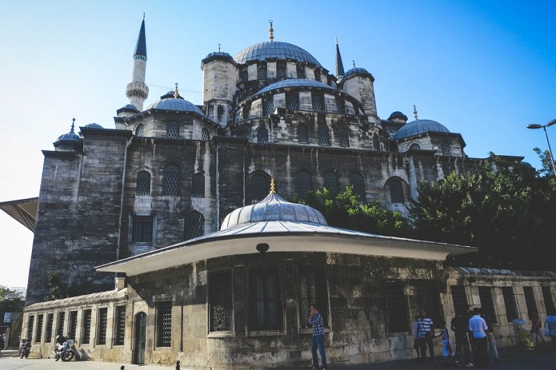تصویری از نمای مسجد رستم پاشا استانبول