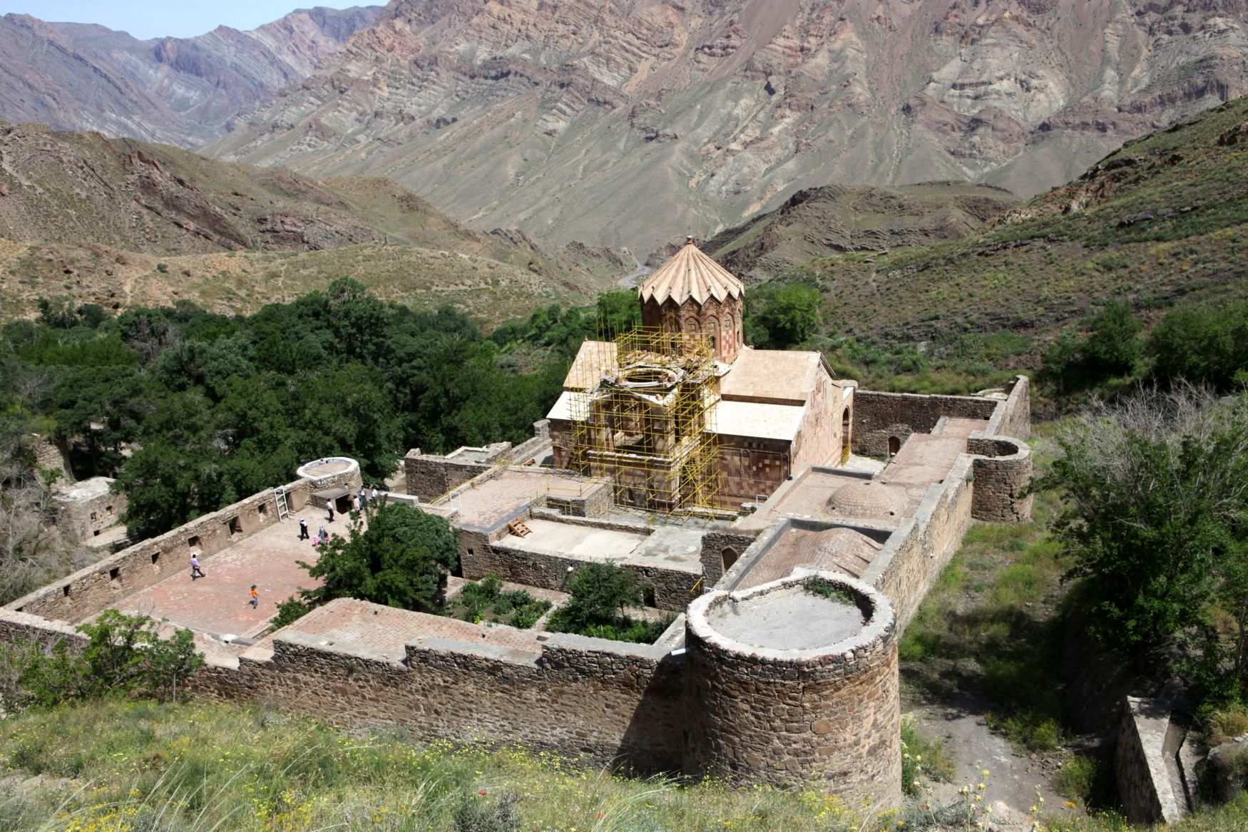 نمای بیرونی کلیسا