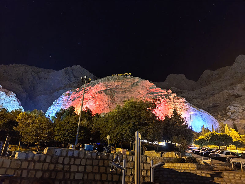 پارک کوهستان کرمانشاه در شب