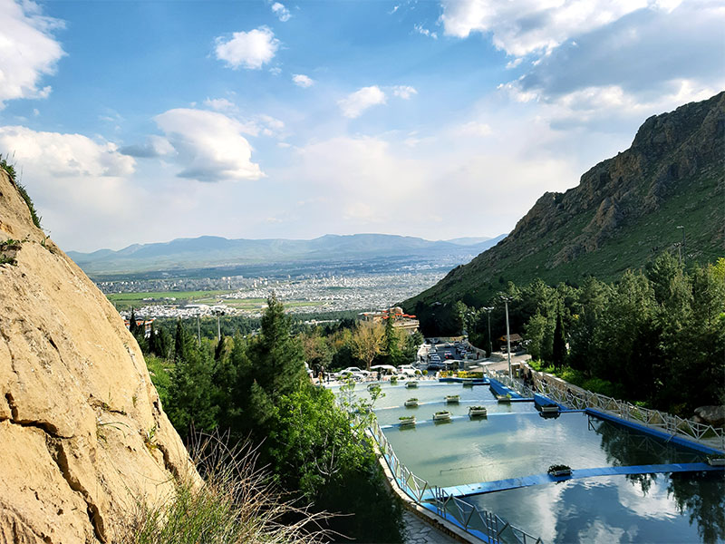 مسیر آبشار پارک کوهستان در کرمانشاه