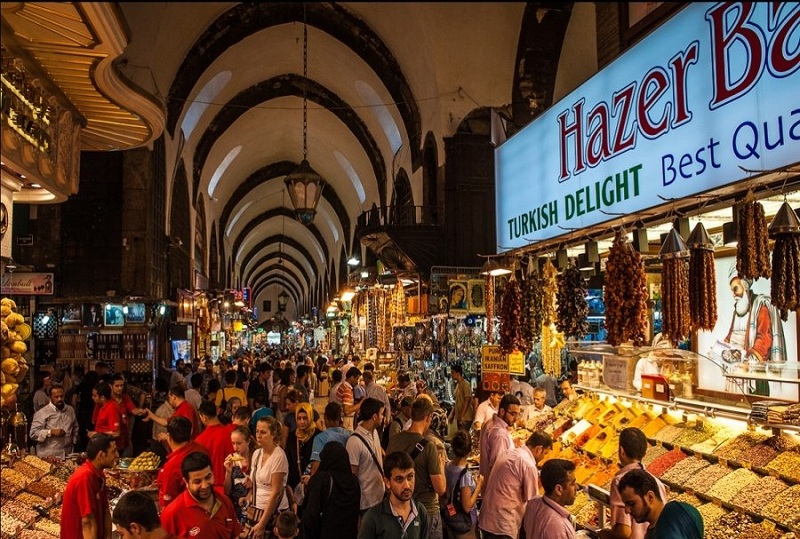 بازار ادویه استانبول از مقصدهای گردشگری دیدنی و محبوب شکم گردهای شهر است