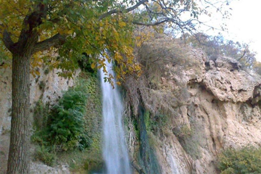 روستا و آبشار دشتک