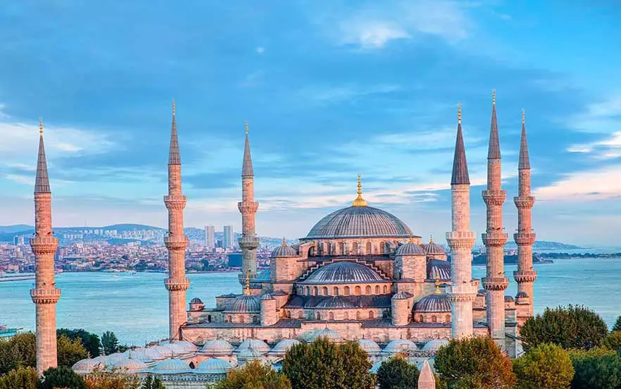 مسجد آبی از جاهای دیدنی استانبول با شش مناره