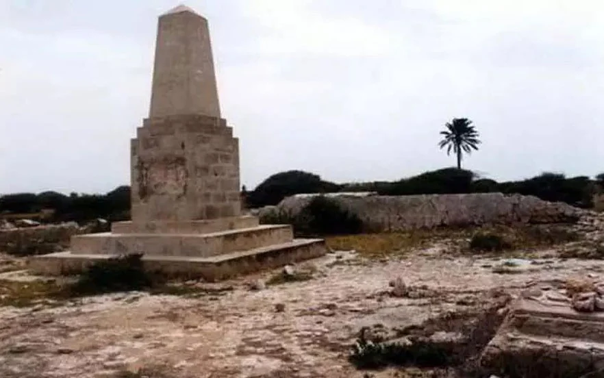 قبرستان رمکان از جاهای دیدنی جزیره قشم با قدمت 500 سال
