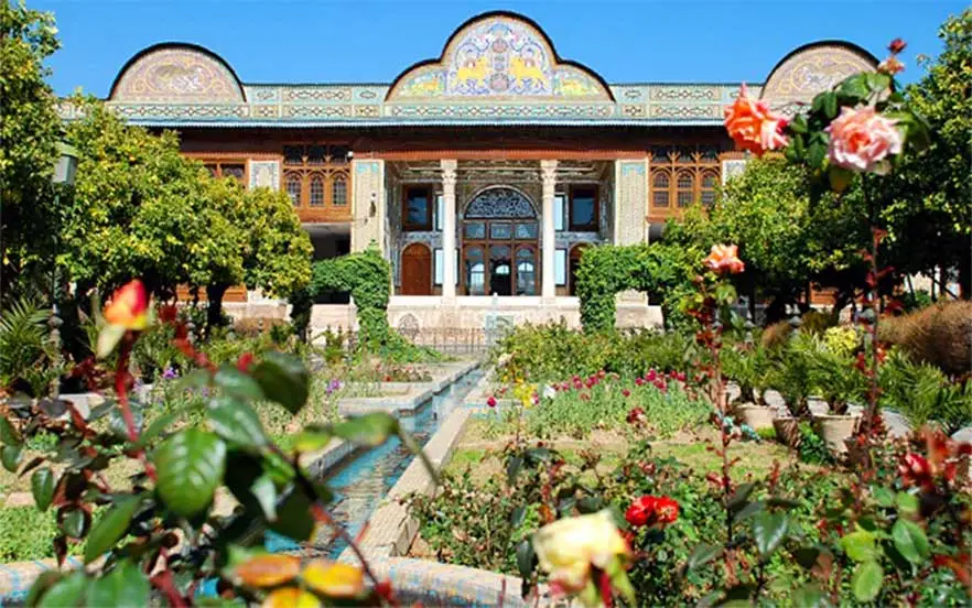 باغ نارنجستان قوام از جاهای دیدنی شیراز برای گشت‌وگذار